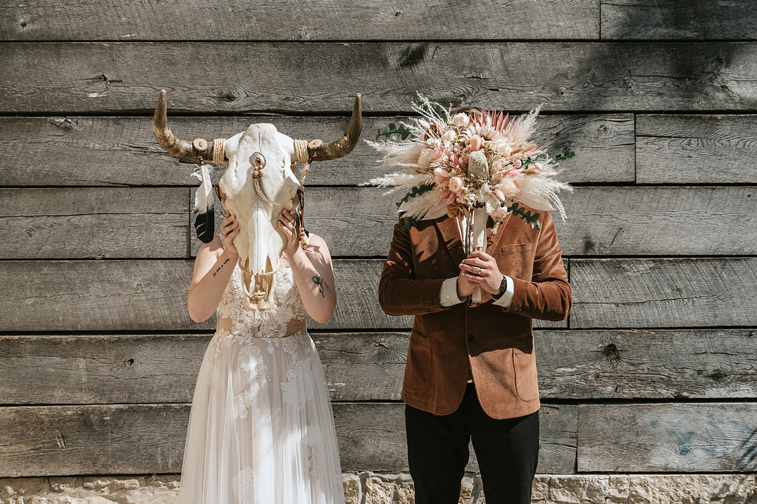 wedding photo, winnipeg wedding, dried bouquet, wedding bouquet, vintage wedding inspiration