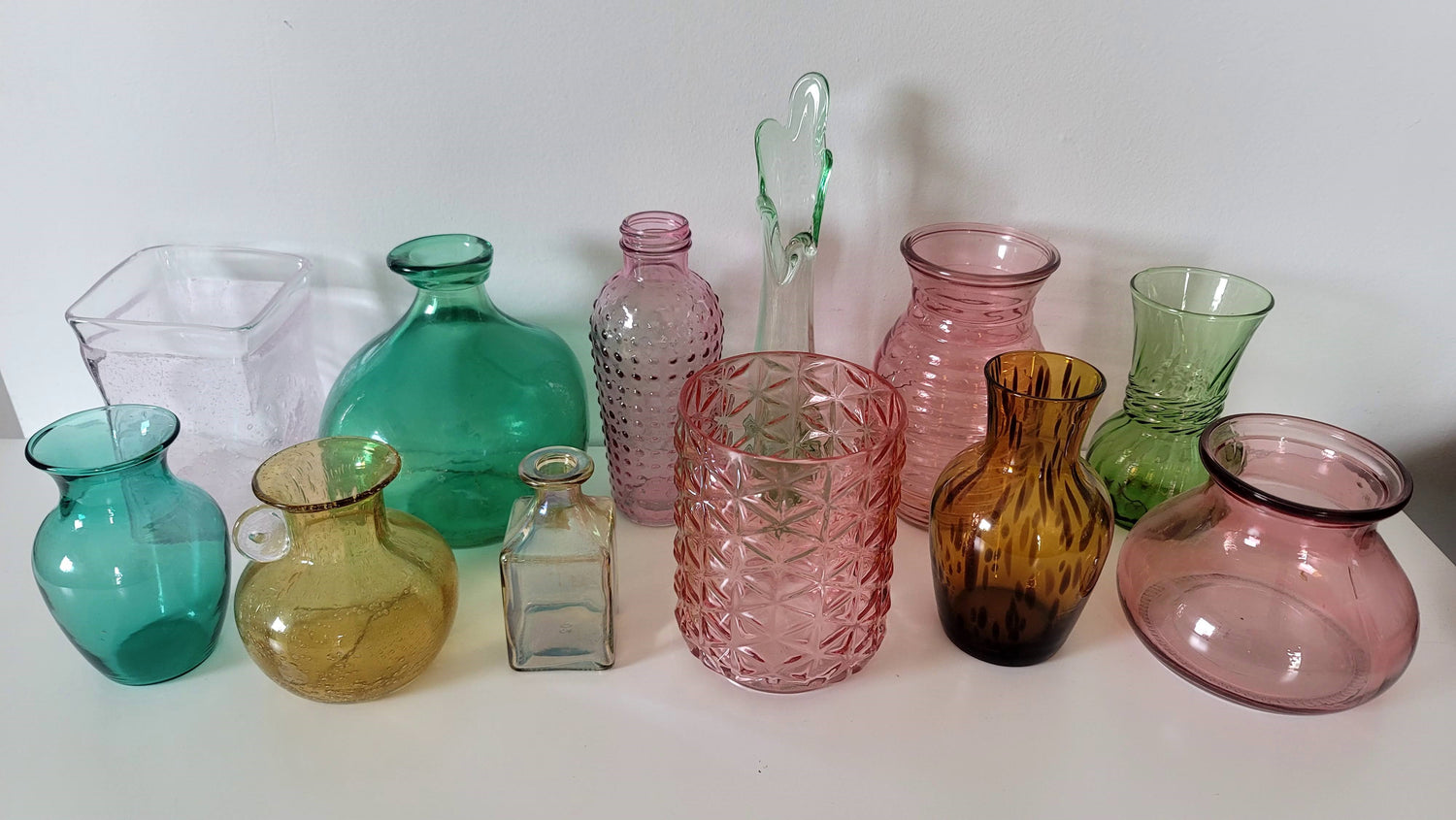 Assorted coloured glass vases, mismatched vibe, perfect for that colourful bride or event! An assortment of glass vases in different colours, shapes, and textures. Add a unique touch to your event with these coloured glass vases for rent in Winnipeg and surrounding areas!
