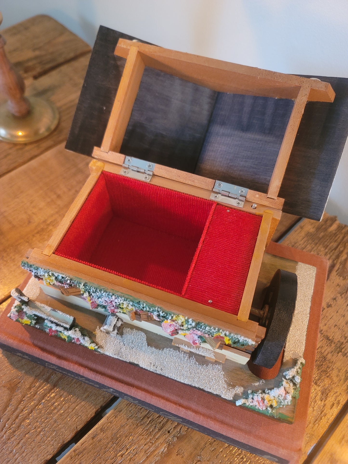 Winter Cottage Keepsake Box