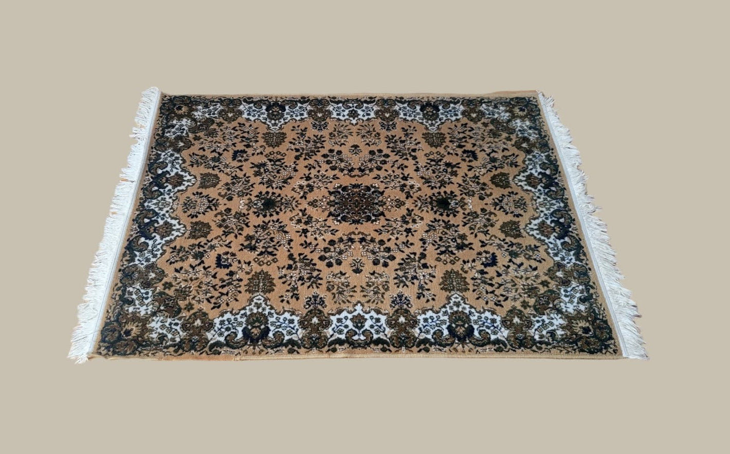 vintage floral rug for rent in winnipeg, vintage rug for rent, rugs for rent, wedding aisle rugs for rent in winnipeg